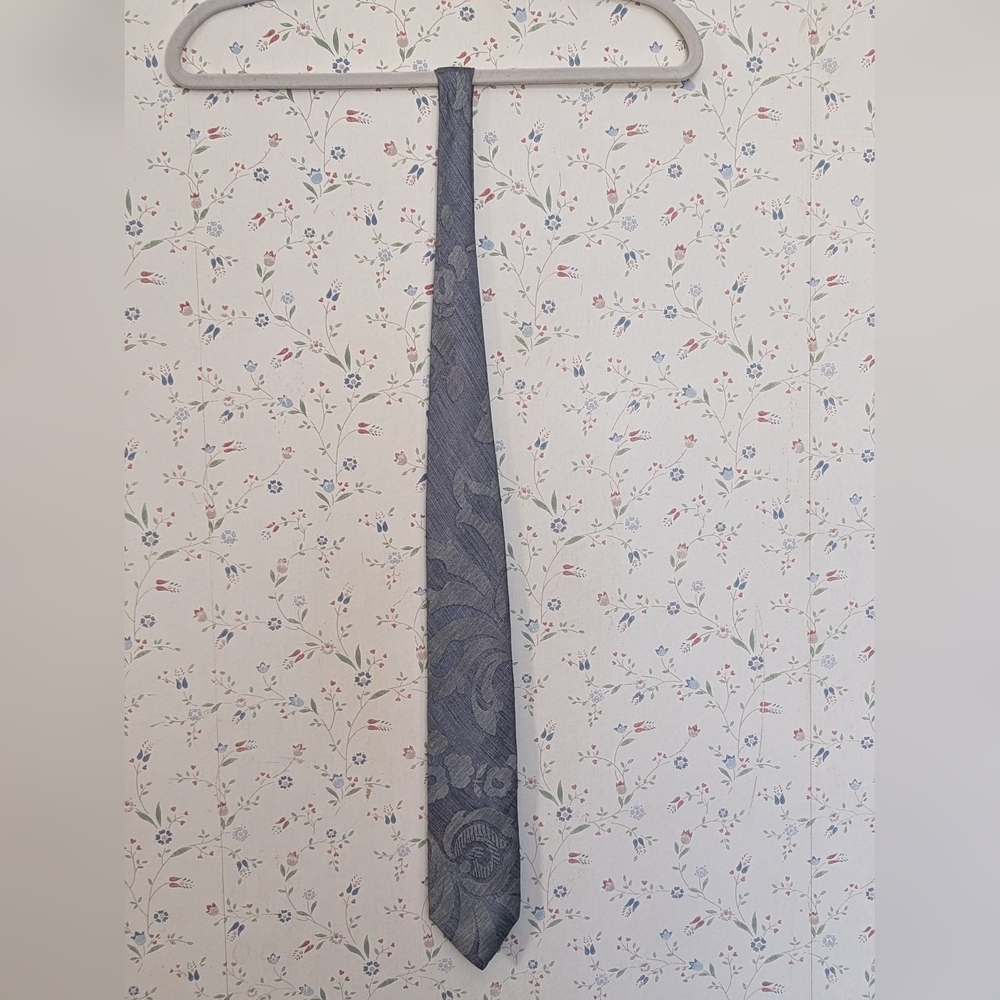 🩶 Giorgio Armani Italian Silk Tie Light Blue Gray paisley design vintage